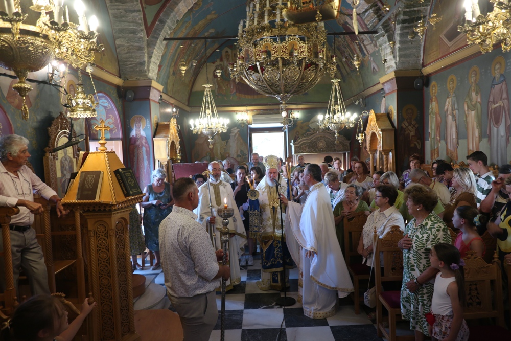 Ο Μητροπολίτης Σύρου λειτούργησε στην Παναγία Κανάλα της Κύθνου - μια φωτογραφία 7