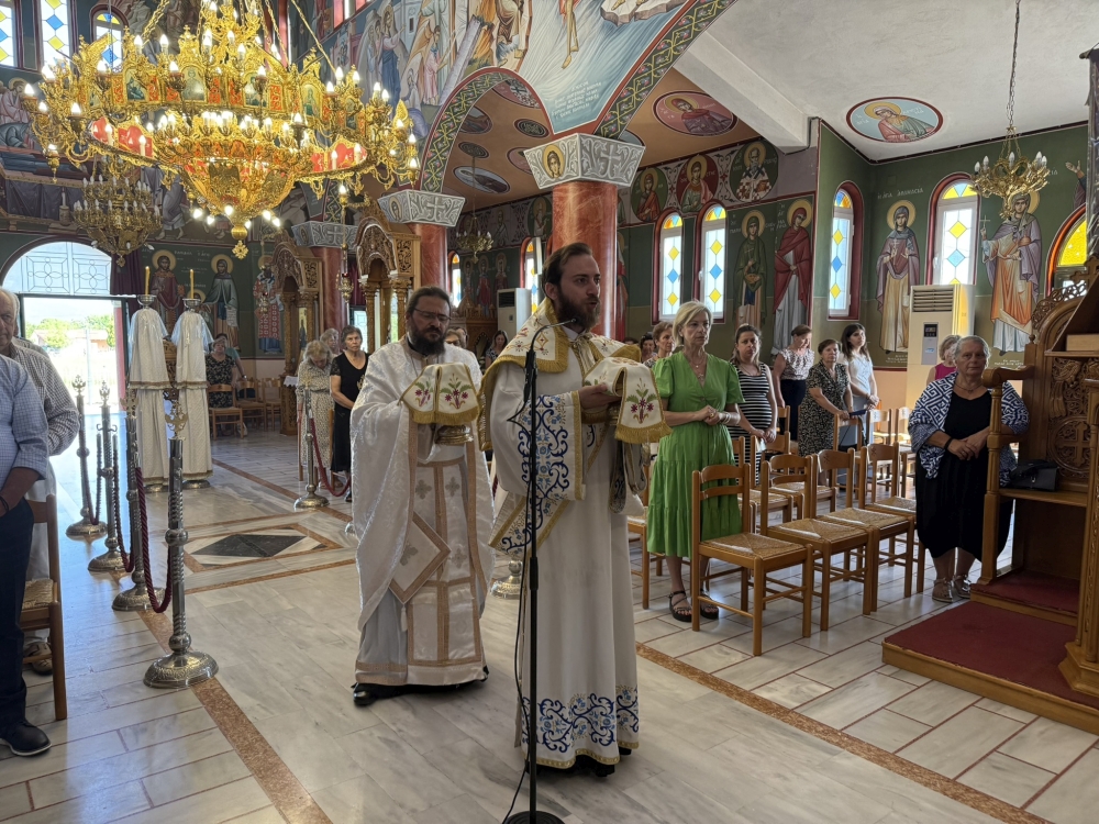 Ο Μητροπολίτης Λαρίσης Ιερώνυμος λειτούργησε στο Καστρί Λουτρό - μια φωτογραφία 6