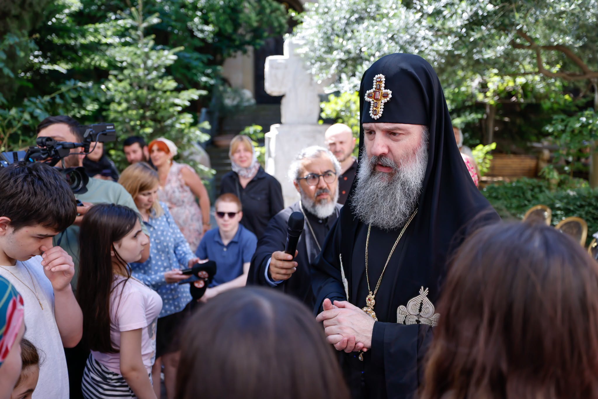Ο Πατριάρχης Γωεγρίας Σίο υποδέχθηκε μαθητές σχολείου τυφλών στην Τιφλίδα - μια φωτογραφία 1