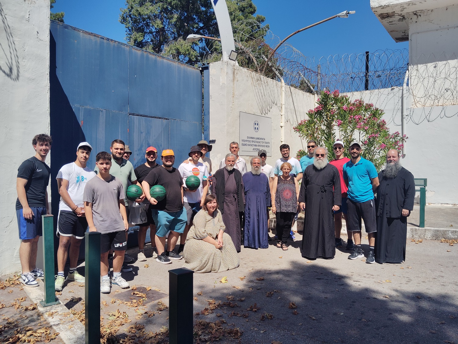 Αγώνας μπάσκετ της Αρχιεπισκοπής με νέους κρατούμενους στον Αυλώνα - μια φωτογραφία 5