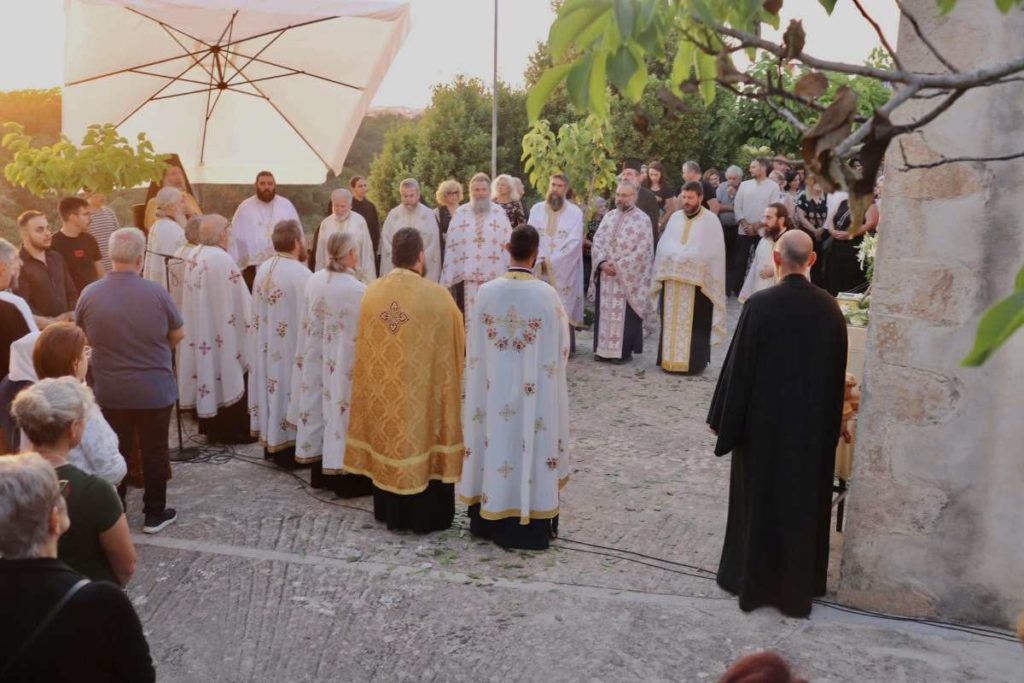 Ο Μητροπολίτης Ρεθύμνης στην εορτή του Αποστόλου Παύλου στο Σπήλι - μια φωτογραφία 5