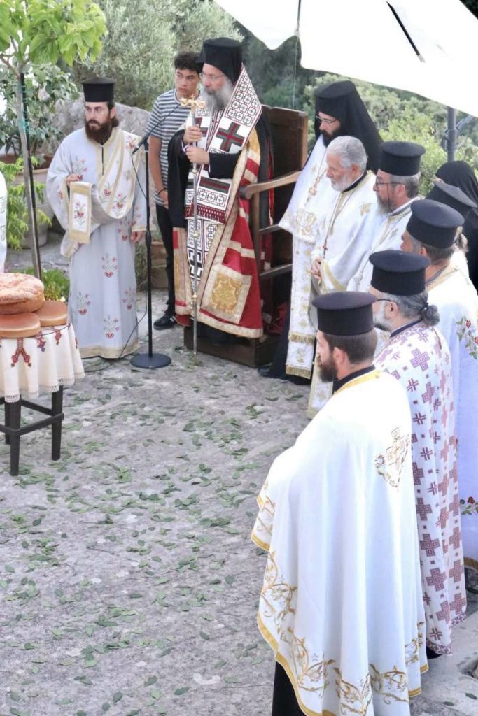 Ο Μητροπολίτης Ρεθύμνης στην εορτή του Αποστόλου Παύλου στο Σπήλι - μια φωτογραφία 6