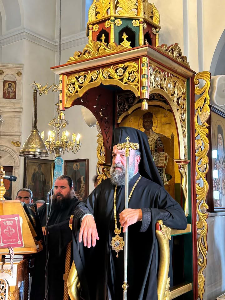 Ο Μητροπολίτης Θήρας στην πανήγυρη των Αγίων Αναργύρων στα Θολάρια - μια φωτογραφία 1