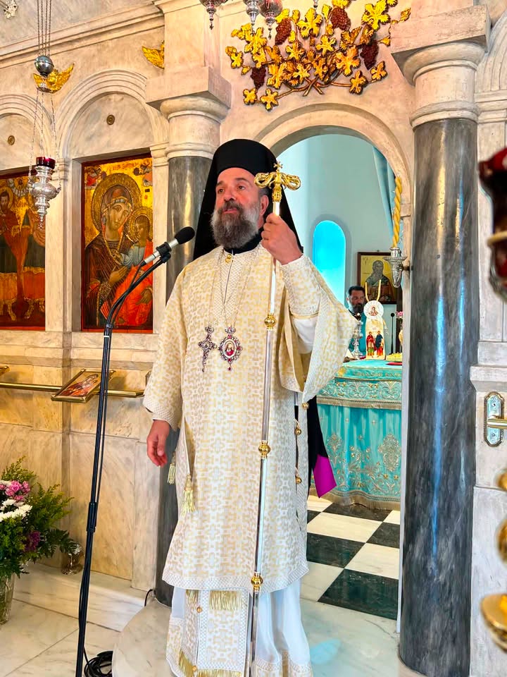 Ο Μητροπολίτης Θήρας στην πανήγυρη των Αγίων Αναργύρων στα Θολάρια - μια φωτογραφία 10