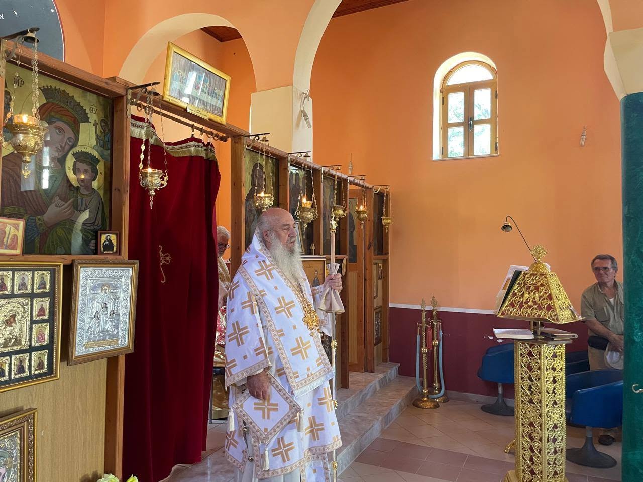 Ο Μητροπολίτης Αργυροκάστρου Ναθαναήλ λειτούργησε για τους Αγίους Αναργύρους - μια φωτογραφία 2