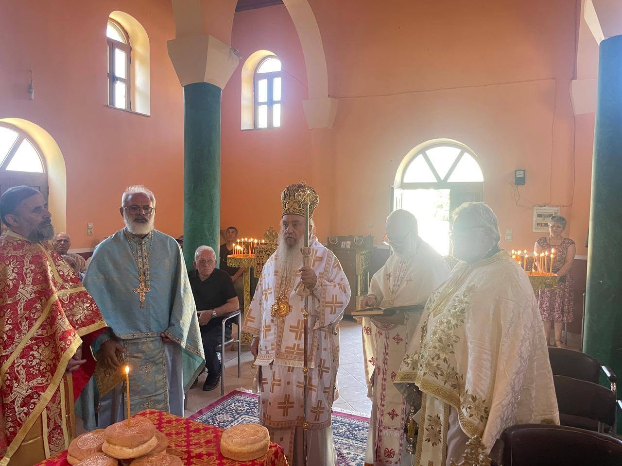 Ο Μητροπολίτης Αργυροκάστρου Ναθαναήλ λειτούργησε για τους Αγίους Αναργύρους - μια φωτογραφία 7