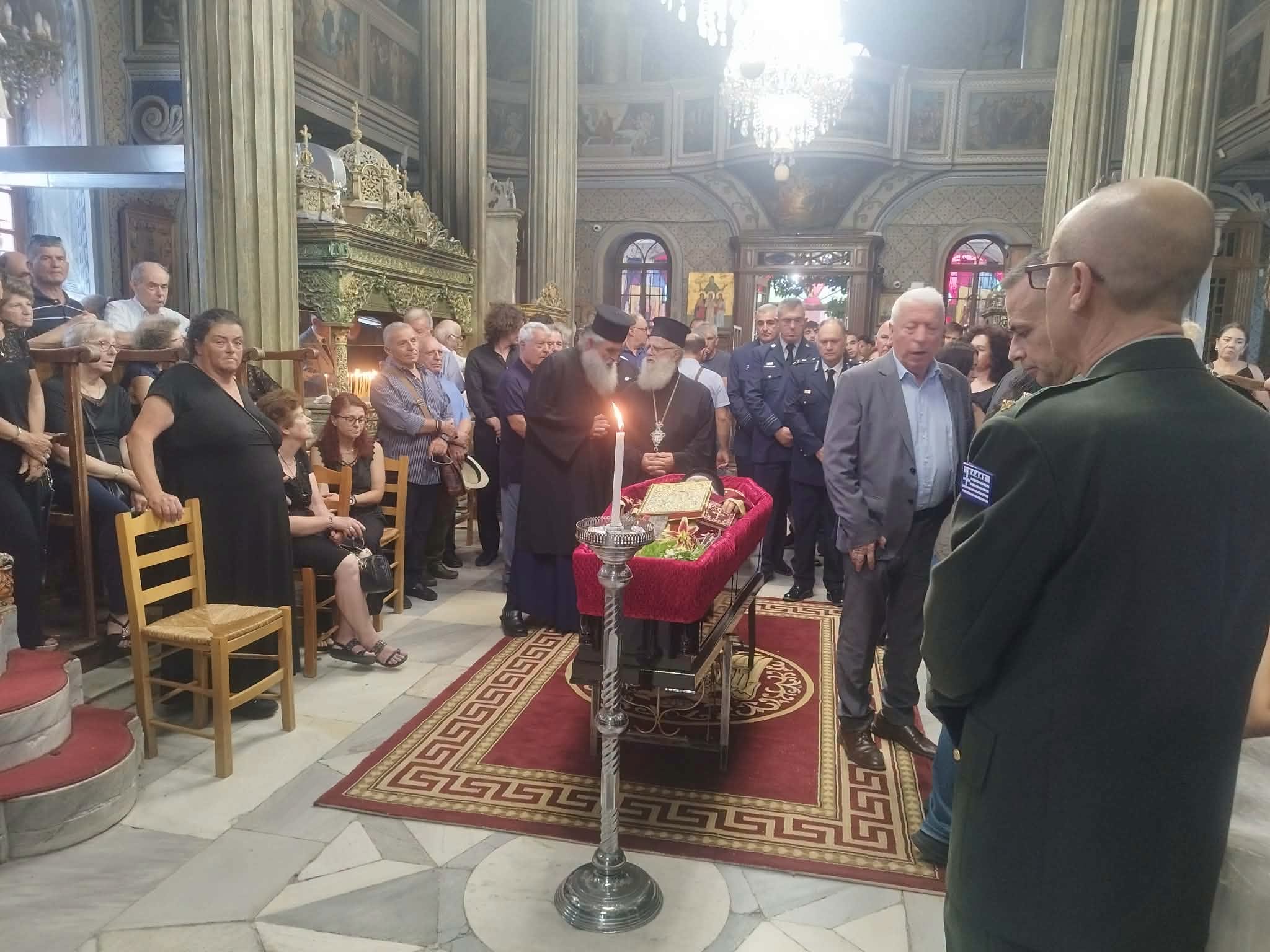 Η εξόδιος ακολουθία του π. Ευστρατίου Δήσσου στο Μανταμάδο - μια φωτογραφία 3