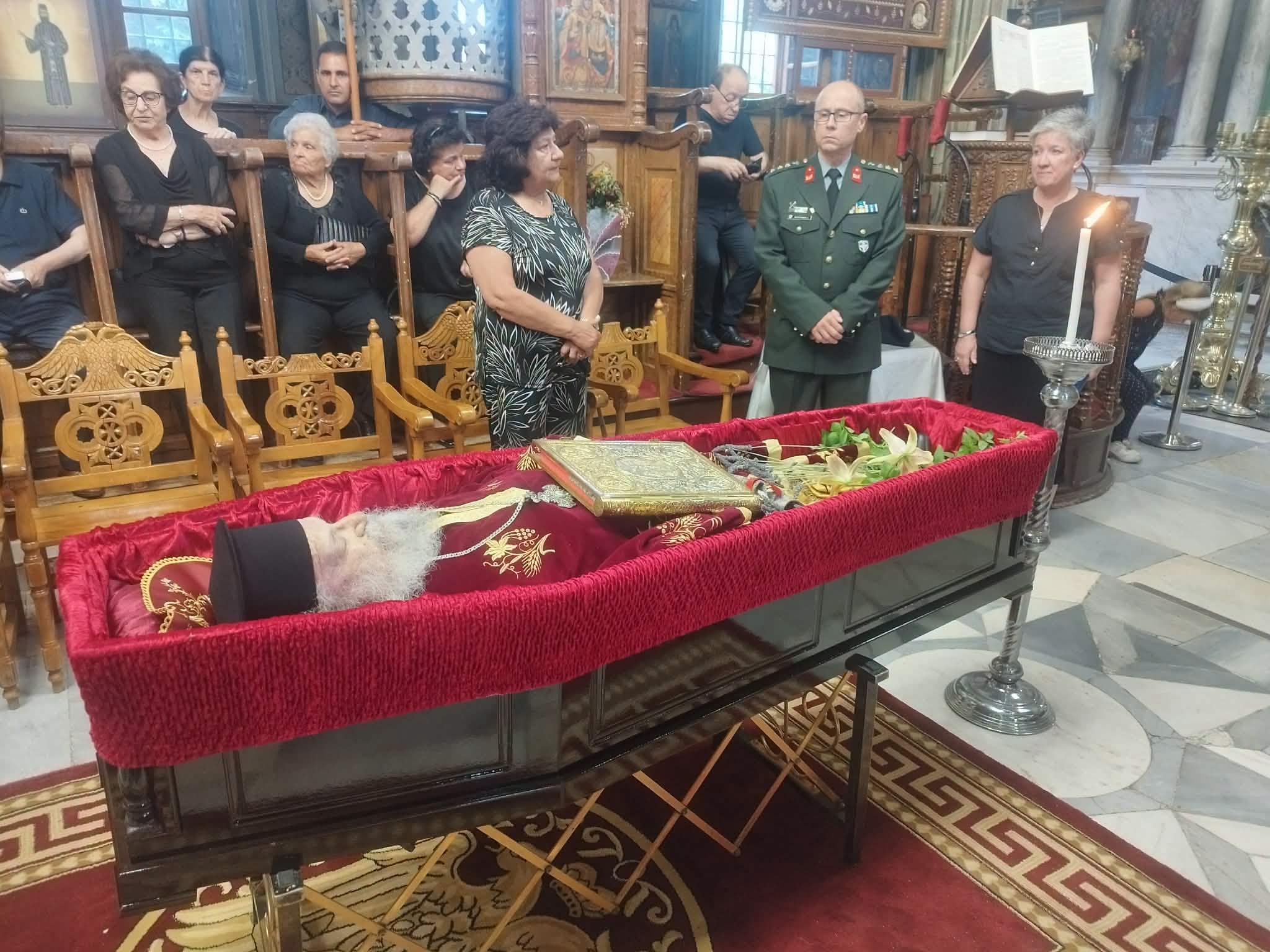 Η εξόδιος ακολουθία του π. Ευστρατίου Δήσσου στο Μανταμάδο - μια φωτογραφία 4