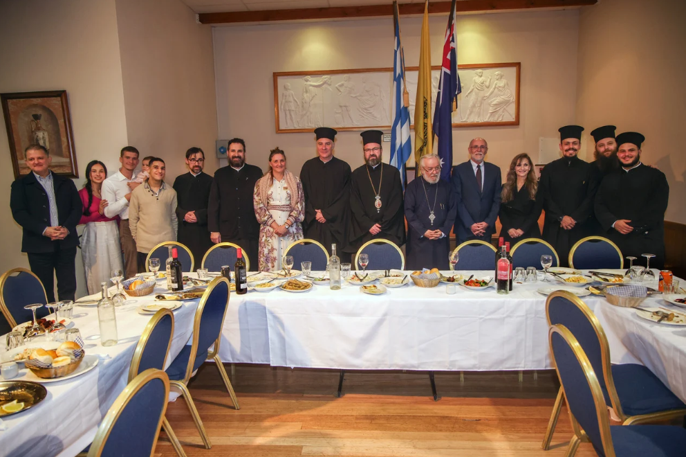 Ο Επίσκοπος Χριστοφόρος λειτούργησε στους Αγίους Αποστόλους Newcastle - μια φωτογραφία 1