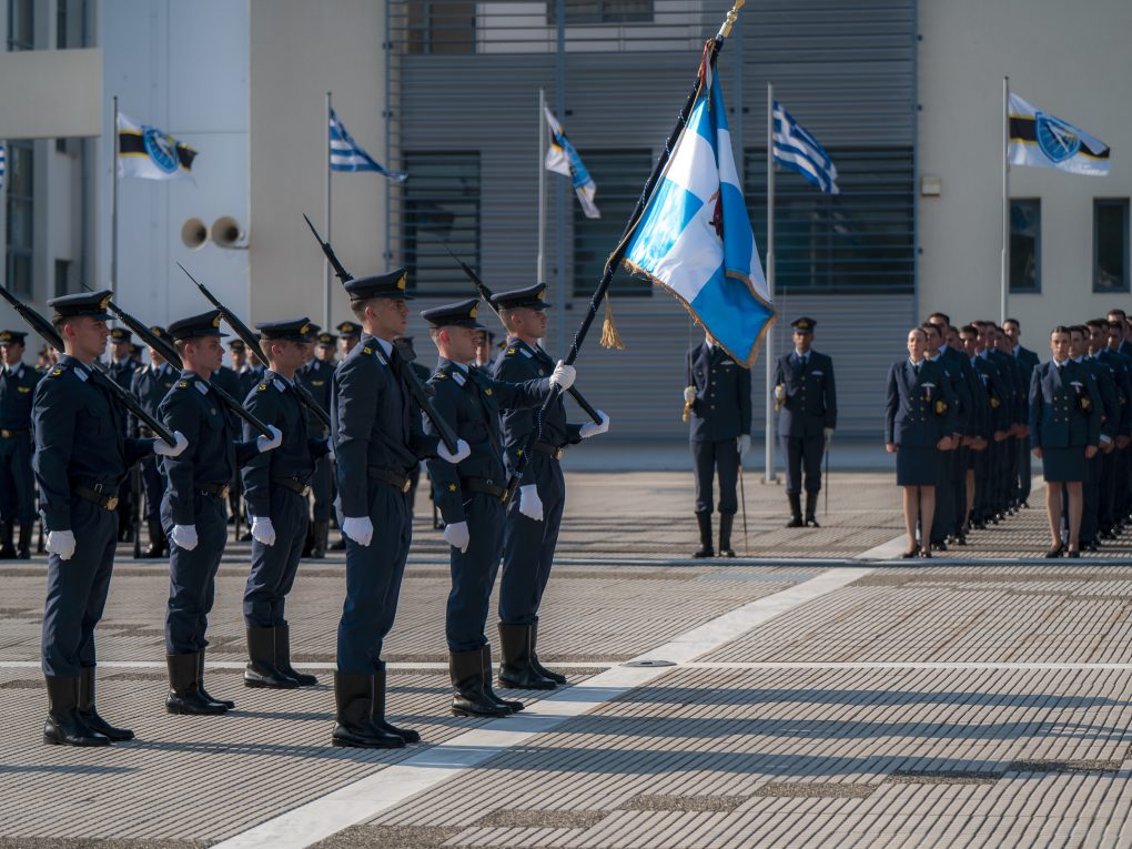 Ορκίστηκαν 175 νέοι Ανθυποσμηναγοί και Ανθυπολοχαγοί στη Σχολή Ικάρων - μια φωτογραφία 4