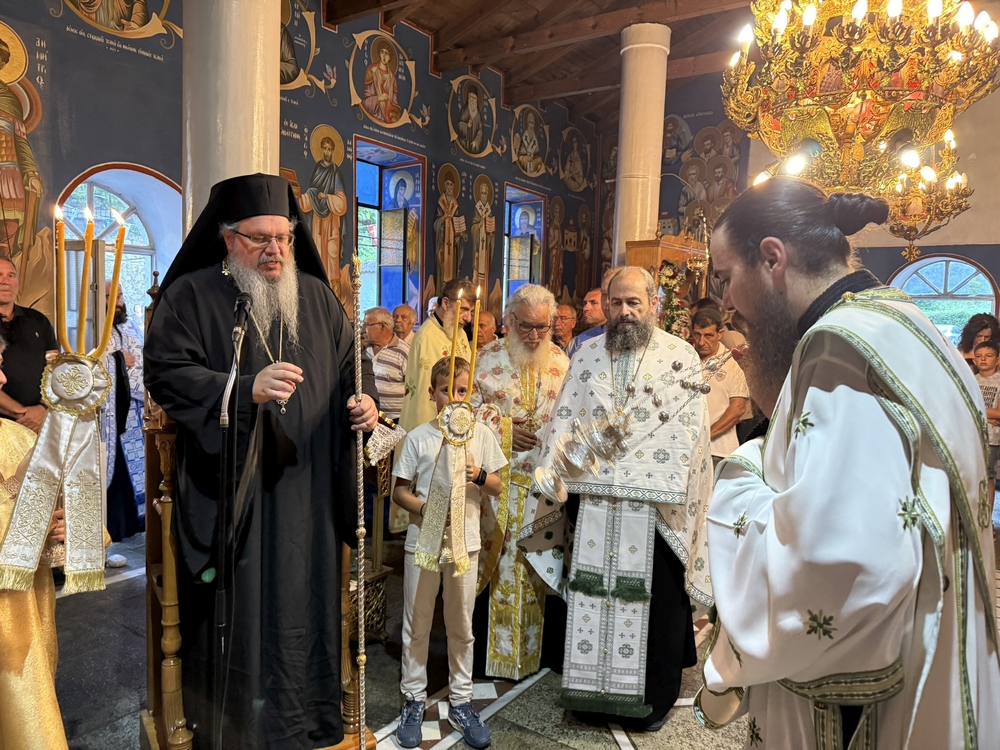 Λαρίσης Ιερώνυμος: Οι Άγιοι Ανάργυροι νικούν τη σύγχρονη ιδιοτέλεια - μια φωτογραφία 1
