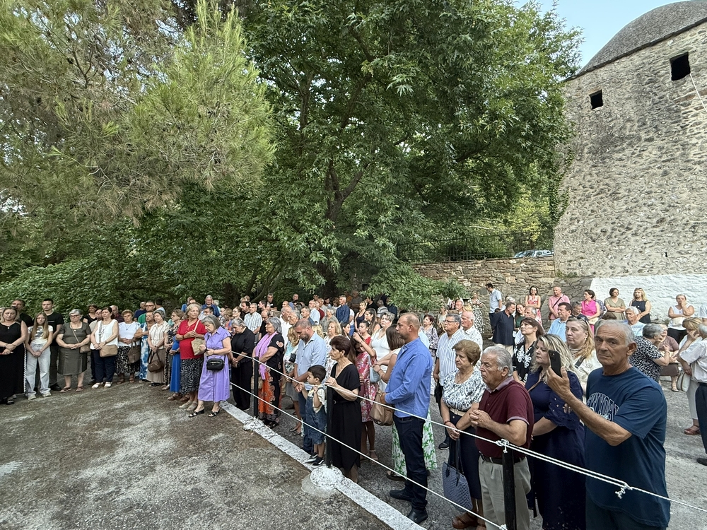 Λαρίσης Ιερώνυμος: Οι Άγιοι Ανάργυροι νικούν τη σύγχρονη ιδιοτέλεια - μια φωτογραφία 4