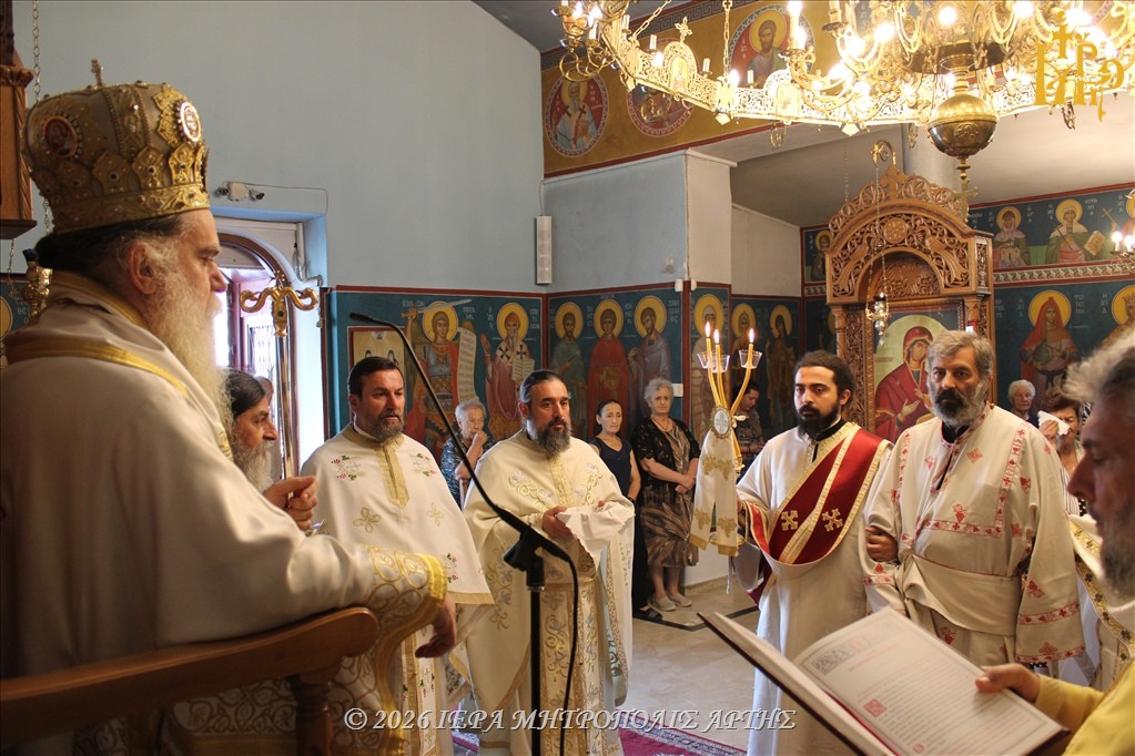 Χειροτονία Διακόνου στον ναό Αγίων Αποστόλων Άρτας - μια φωτογραφία 2