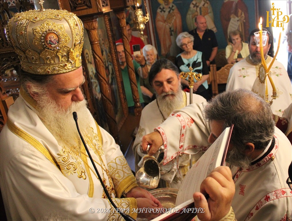 Χειροτονία Διακόνου στον ναό Αγίων Αποστόλων Άρτας - μια φωτογραφία 5