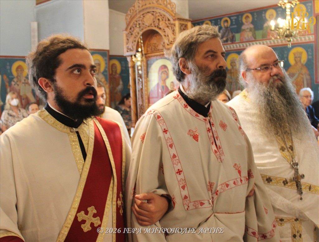 Χειροτονία Διακόνου στον ναό Αγίων Αποστόλων Άρτας - μια φωτογραφία 8