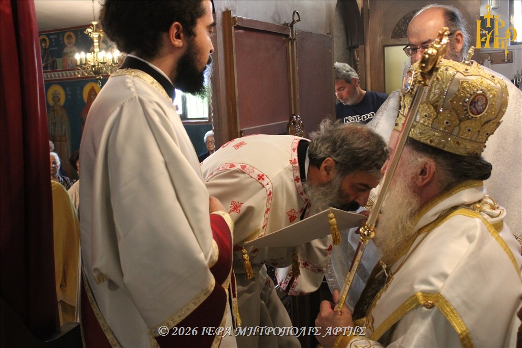 Χειροτονία Διακόνου στον ναό Αγίων Αποστόλων Άρτας - μια φωτογραφία 9