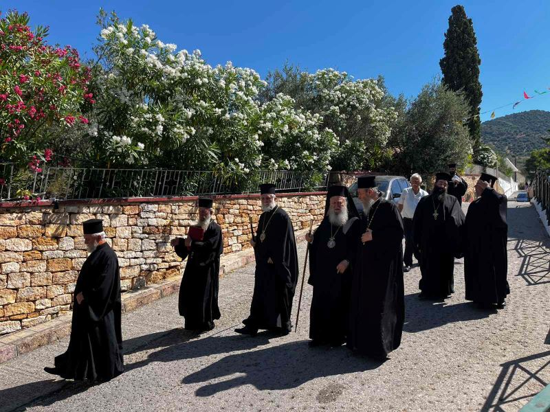 Εορτασμός των Αγίων Αναργύρων στα Λουτρά Αιδηψού από τον Μητρ. Χαλκίδος - μια φωτογραφία 2