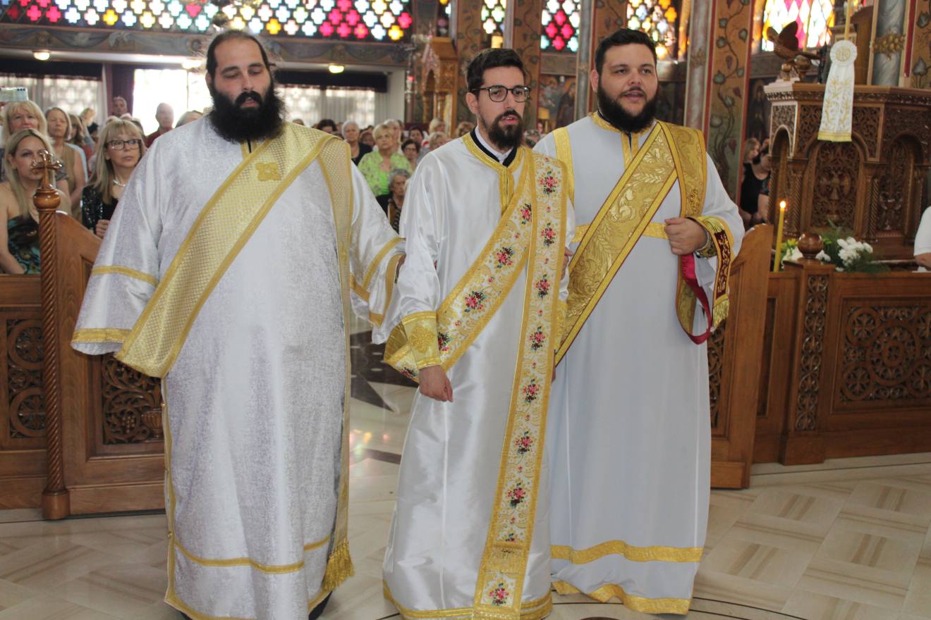 Ο Μητροπολίτης Ιλίου Αθηναγόρας χειροτόνησε νέο πρεσβύτερο στην Πετρούπολη - μια φωτογραφία 1