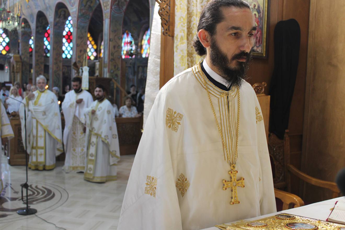 Ο Μητροπολίτης Ιλίου Αθηναγόρας χειροτόνησε νέο πρεσβύτερο στην Πετρούπολη - μια φωτογραφία 6