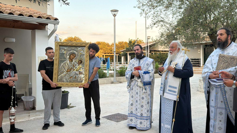 Ο Μητροπολίτης Κερκύρας Νεκτάριος κοντά στα παιδιά - μια φωτογραφία 7