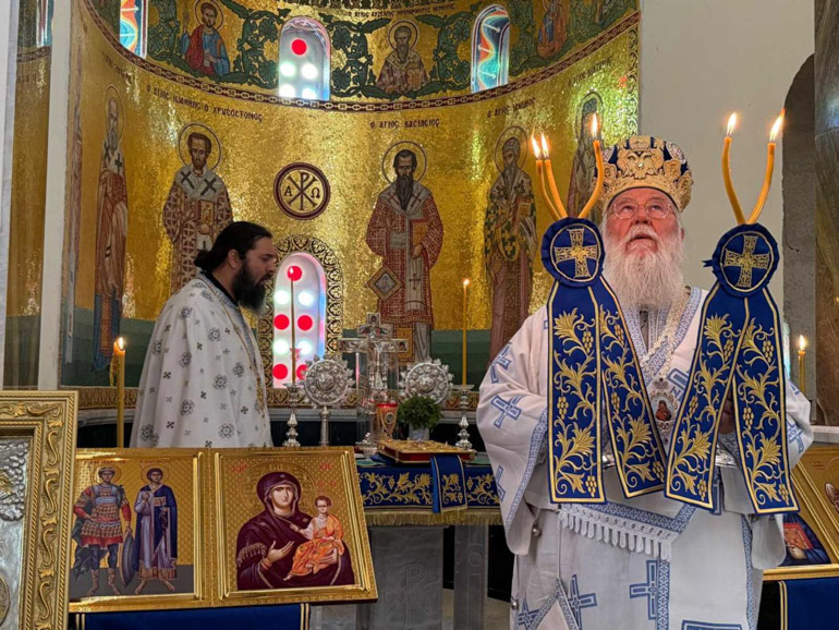 Ο Μητροπολίτης Κερκύρας Νεκτάριος κοντά στα παιδιά - μια φωτογραφία 10
