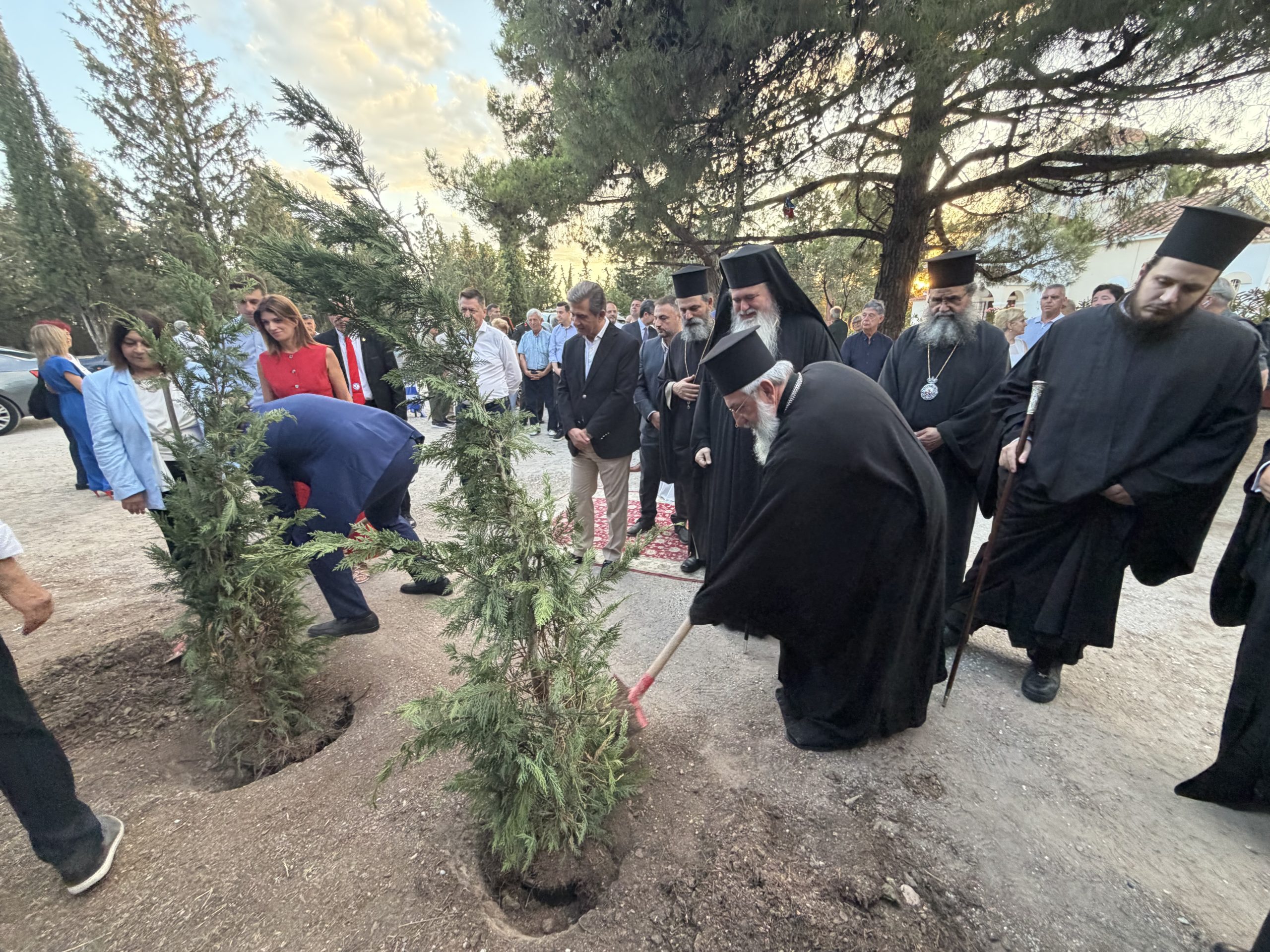 Τρισάγιο και εκδήλωση για την Κύπρο στην Καλαμαριά - μια φωτογραφία 4