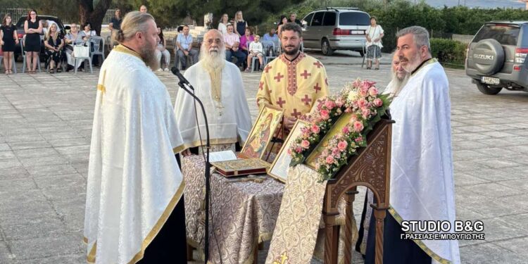 Πλήθος πιστών τιμά τον Άγιο Προκόπιο στο Άργος - μια φωτογραφία 1