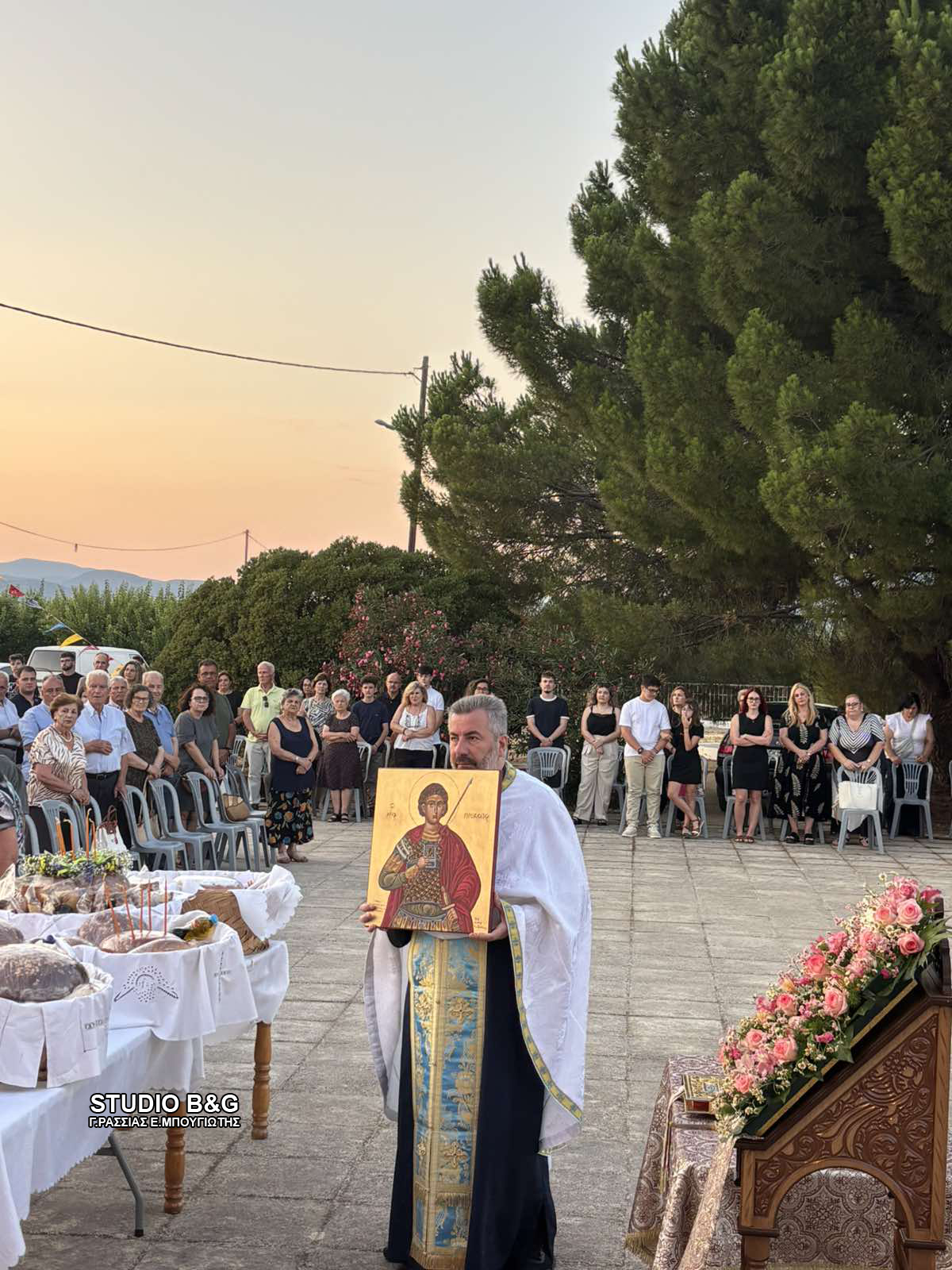 Πλήθος πιστών τιμά τον Άγιο Προκόπιο στο Άργος - μια φωτογραφία 2