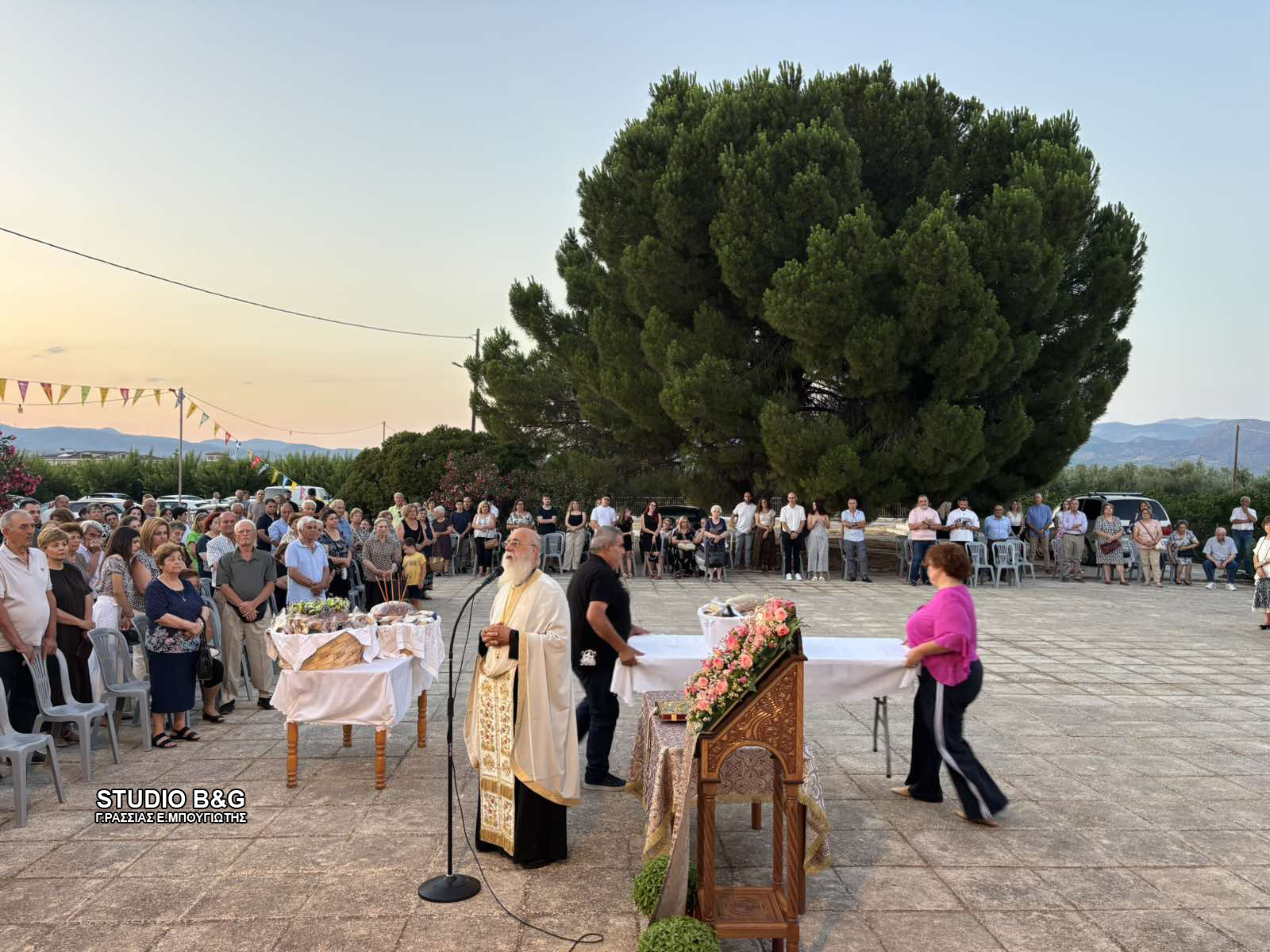 Πλήθος πιστών τιμά τον Άγιο Προκόπιο στο Άργος - μια φωτογραφία 3