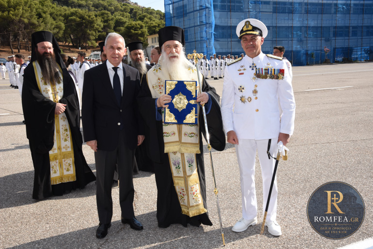 Ορκωμοσία νέων Κελευστών του Πολεμικού Ναυτικού από τον Νικαίας Αλέξιο - μια φωτογραφία 1