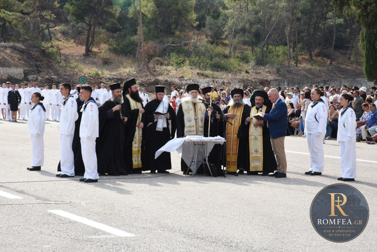 Ορκωμοσία νέων Κελευστών του Πολεμικού Ναυτικού από τον Νικαίας Αλέξιο - μια φωτογραφία 8