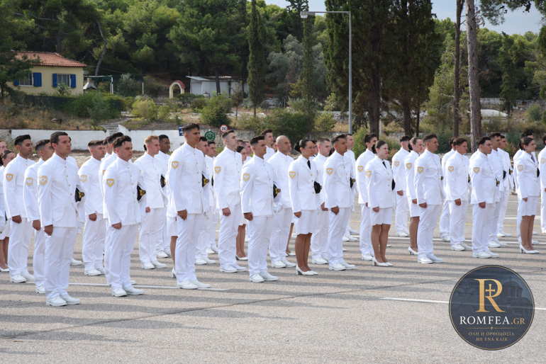 Ορκωμοσία νέων Κελευστών του Πολεμικού Ναυτικού από τον Νικαίας Αλέξιο - μια φωτογραφία 9