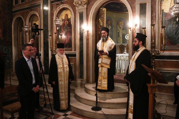 Αποκαλυπτήρια πλάκας για τον π. Άγγελο Νησιώτη παρουσία του Αρχιεπισκόπου - μια φωτογραφία 3
