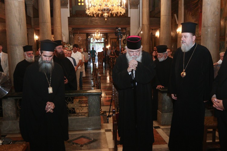 Αποκαλυπτήρια πλάκας για τον π. Άγγελο Νησιώτη παρουσία του Αρχιεπισκόπου - μια φωτογραφία 6