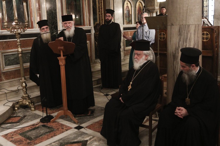 Αποκαλυπτήρια πλάκας για τον π. Άγγελο Νησιώτη παρουσία του Αρχιεπισκόπου - μια φωτογραφία 10