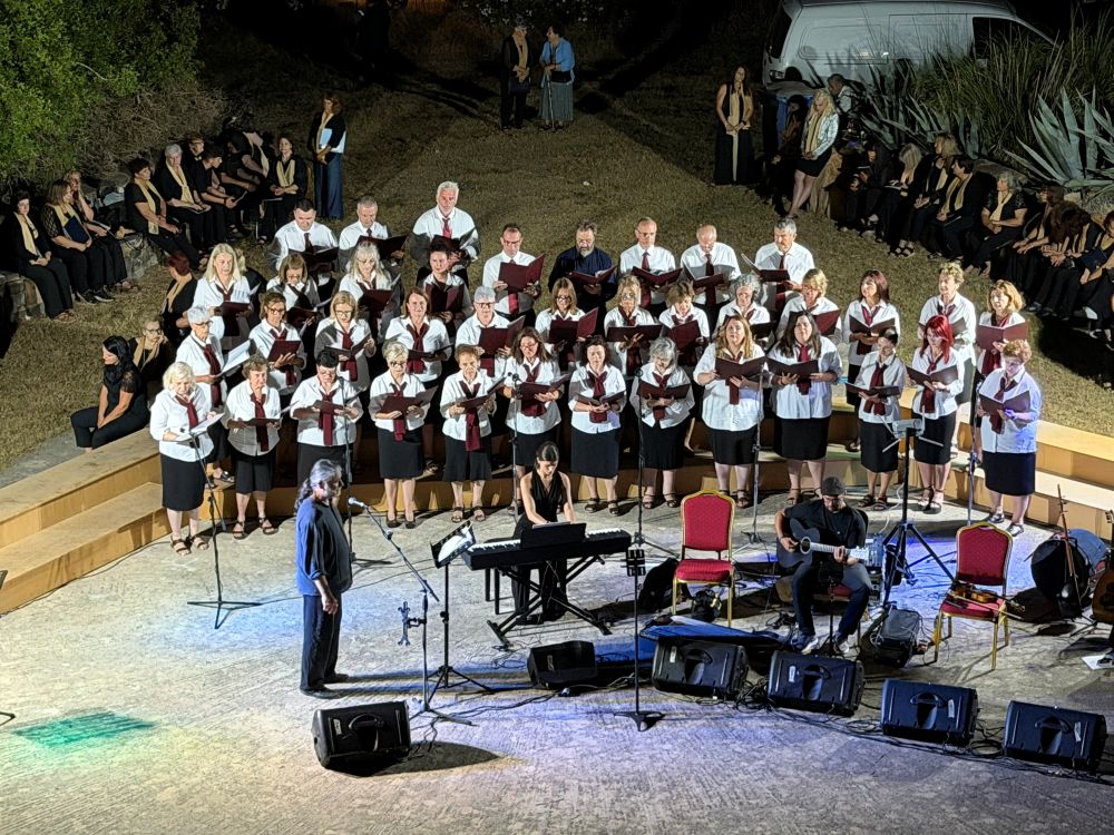 Μεγαλειώδης συναυλία της Μητρόπολης Κισάμου στην Κρήτη - μια φωτογραφία 2