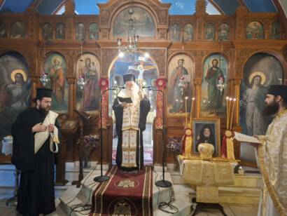Τρισάγιο του Μητροπολίτη Κορίνθου Παύλου για δύο αοιδίμους Ιεράρχες - μια φωτογραφία 1