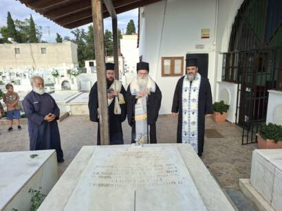 Τρισάγιο του Μητροπολίτη Κορίνθου Παύλου για δύο αοιδίμους Ιεράρχες - μια φωτογραφία 3