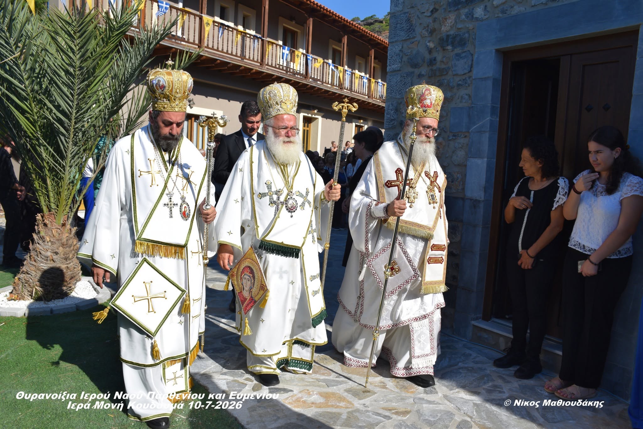 Τρεις Αρχιερείς στα θυρανοίξια νέου ναού στη Μονή Κουδουμά Κρήτης - μια φωτογραφία 1
