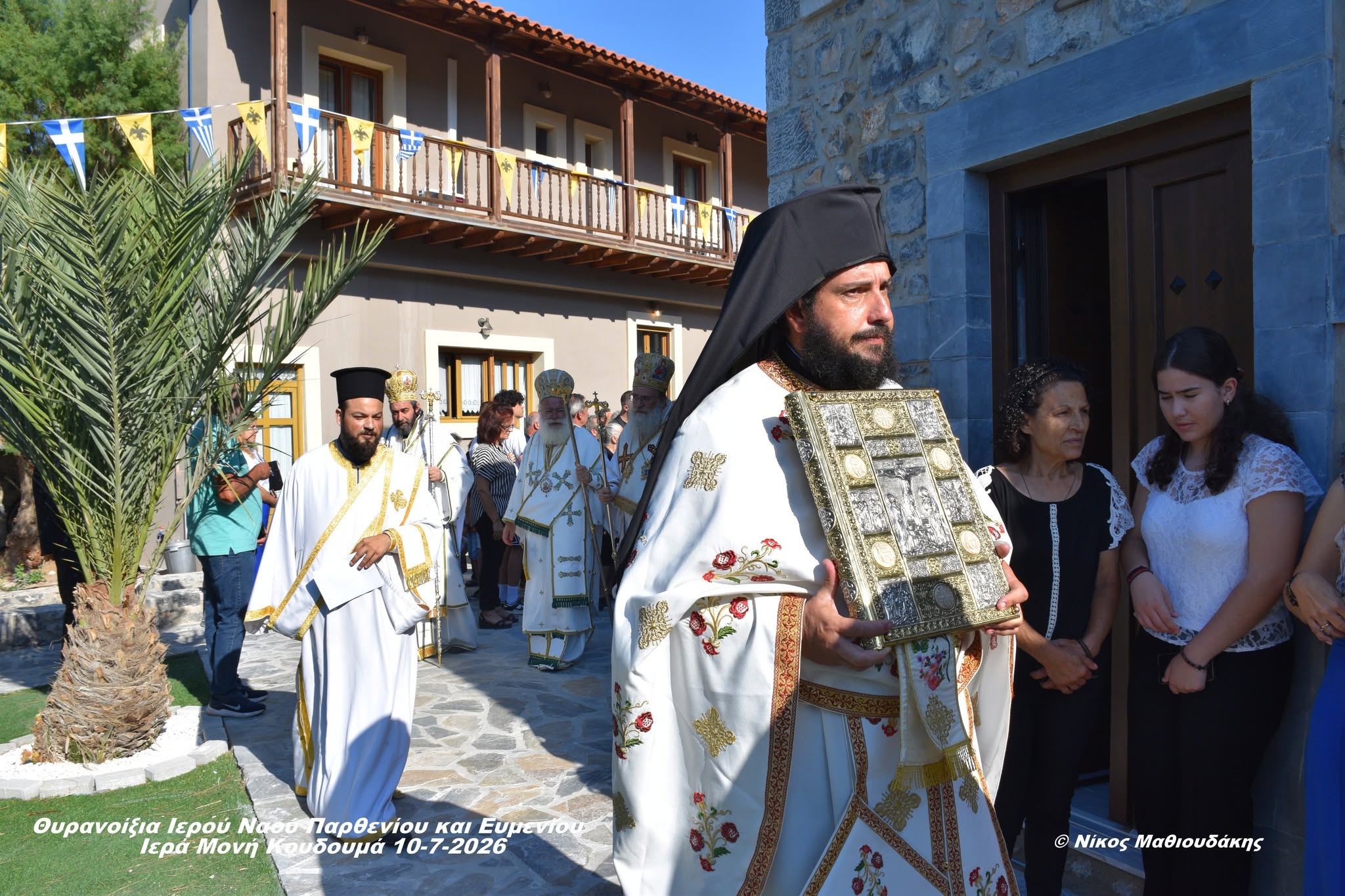 Τρεις Αρχιερείς στα θυρανοίξια νέου ναού στη Μονή Κουδουμά Κρήτης - μια φωτογραφία 2