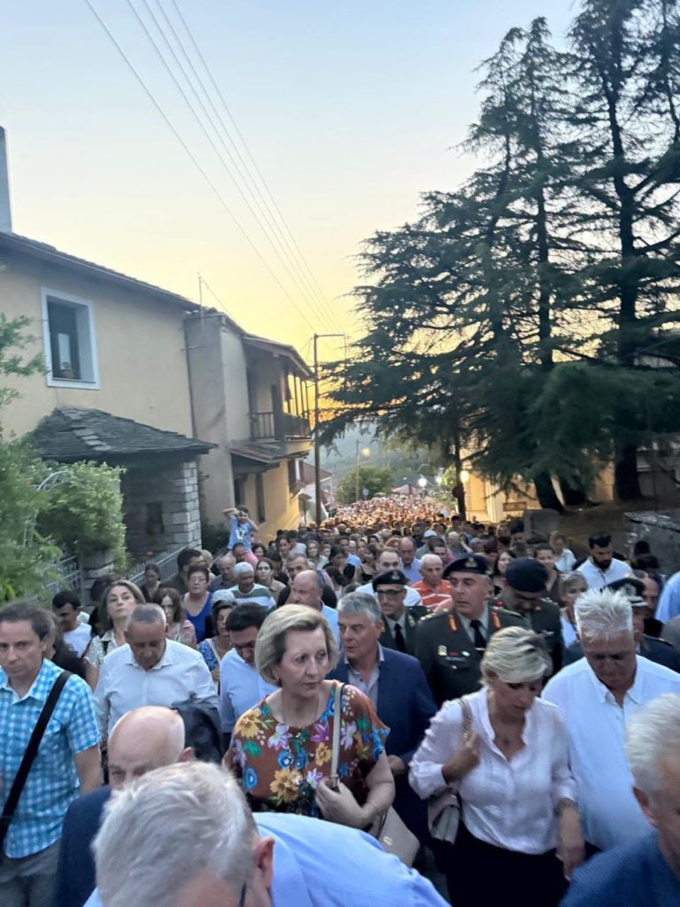 Χιλιάδες πιστοί στην Κόνιτσα, γενέτειρα του Οσίου Παϊσίου του Αγιορείτου - μια φωτογραφία 4