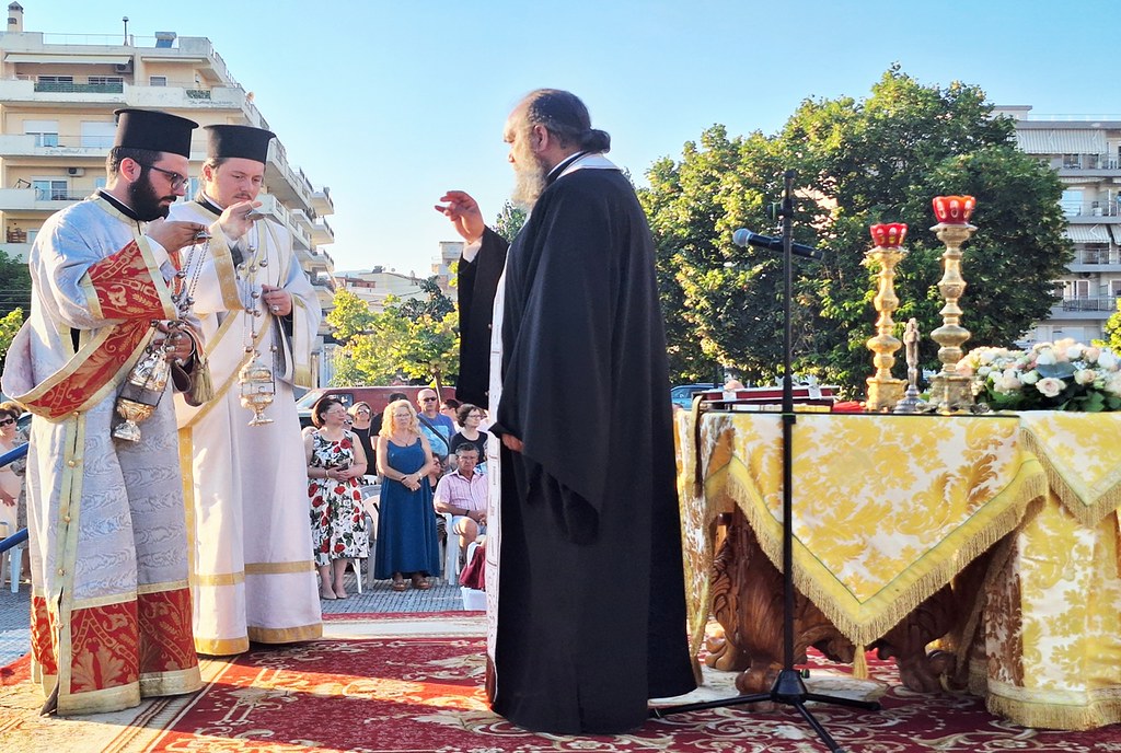 Πλήθος πιστών στην Κομοτηνή για τον Άγιο Παΐσιο - μια φωτογραφία 2