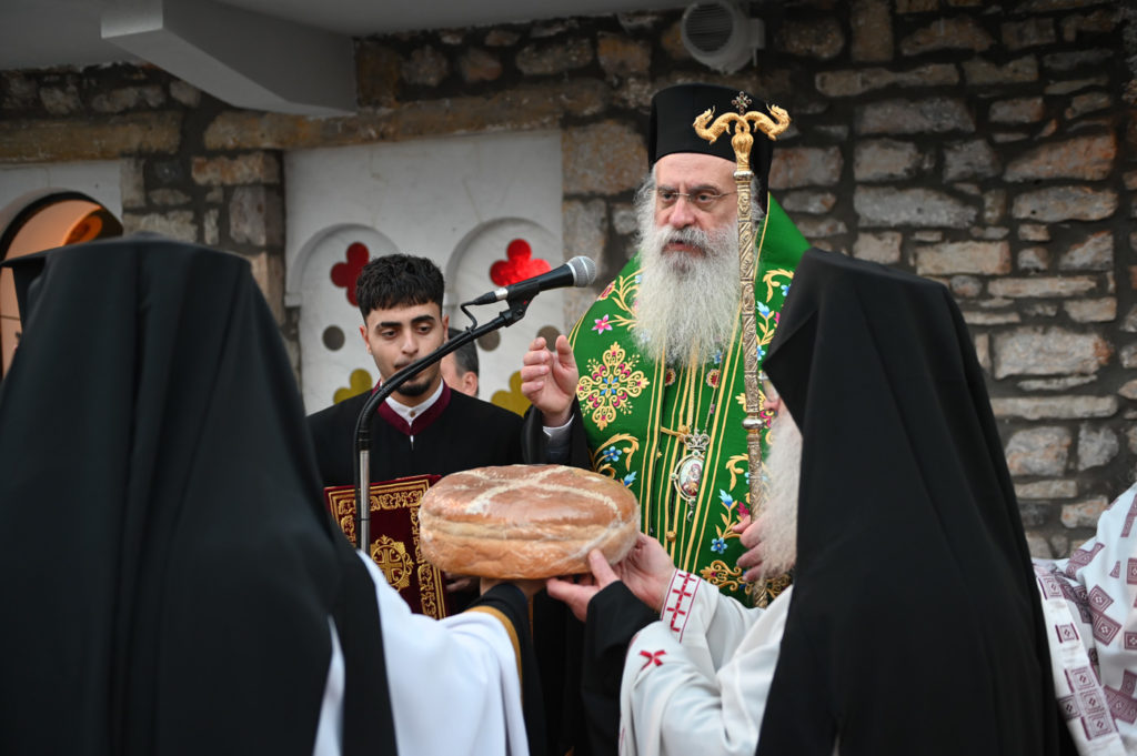 Θυρανοίξια παρεκκλησίου του Αγίου Παϊσίου στην Αρκαδία ανήμερα της εορτής - μια φωτογραφία 1
