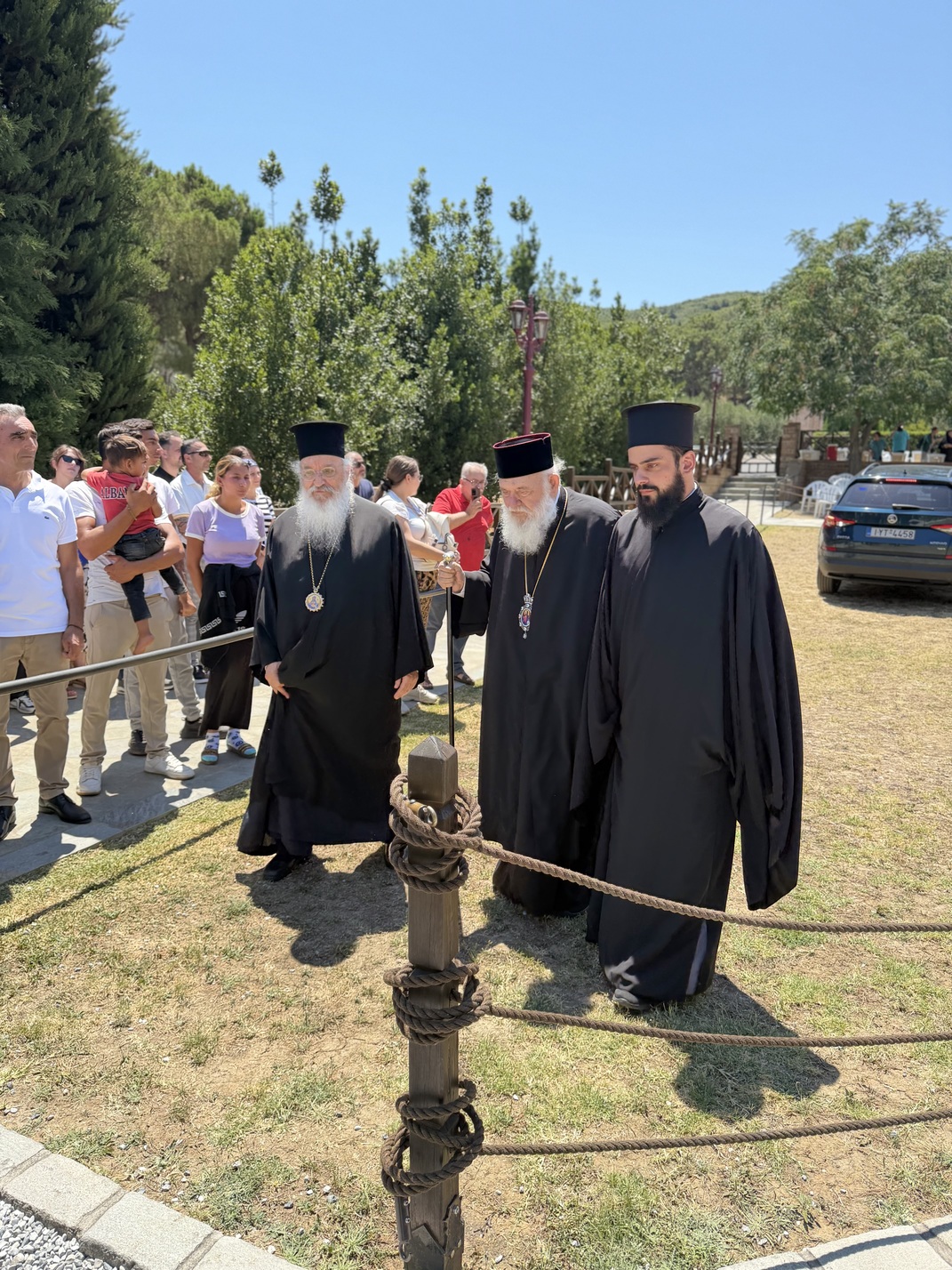 Ο Αρχιεπίσκοπος Ιερώνυμος προσκύνησε τον τάφο του Αγίου Παϊσίου στη Σουρωτή - μια φωτογραφία 3