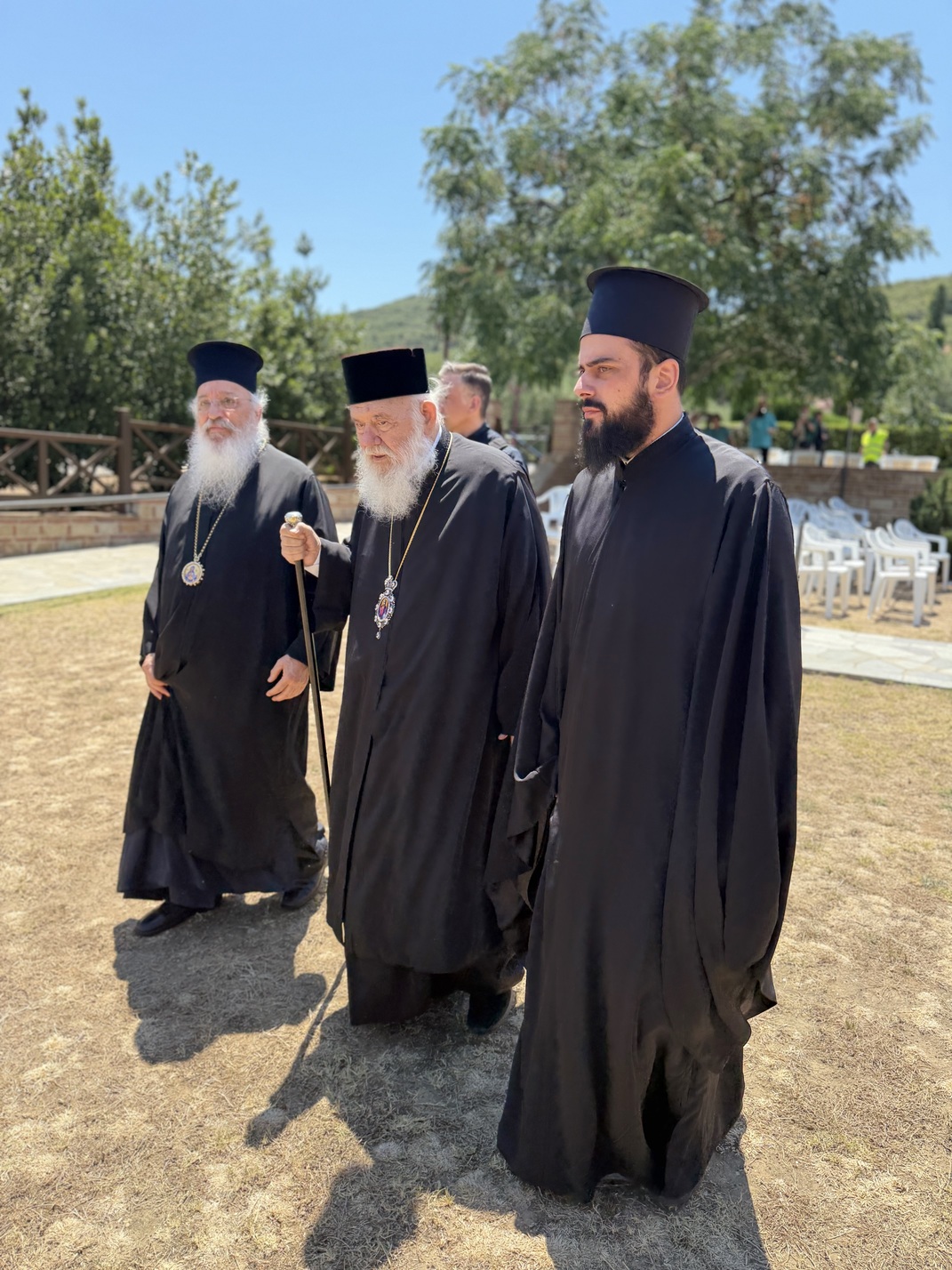 Ο Αρχιεπίσκοπος Ιερώνυμος προσκύνησε τον τάφο του Αγίου Παϊσίου στη Σουρωτή - μια φωτογραφία 4