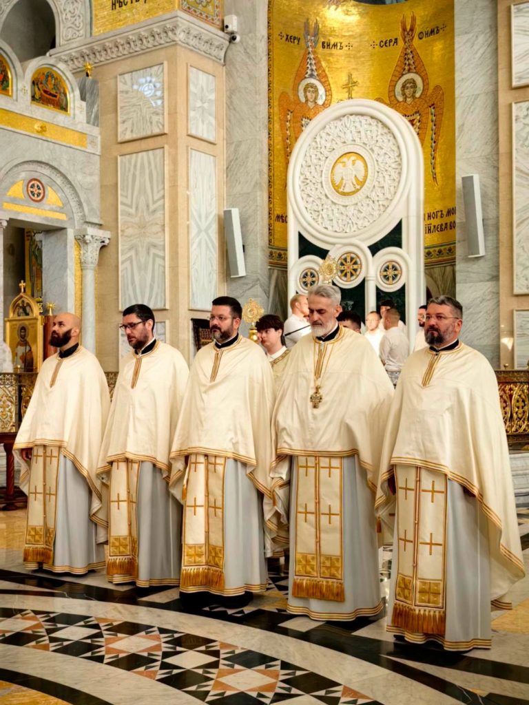 Πατριάρχης Σερβίας σε δόκιμους στρατιωτικούς: «Ἀλλήλων τὰ βάρη βαστάζετε» - μια φωτογραφία 3
