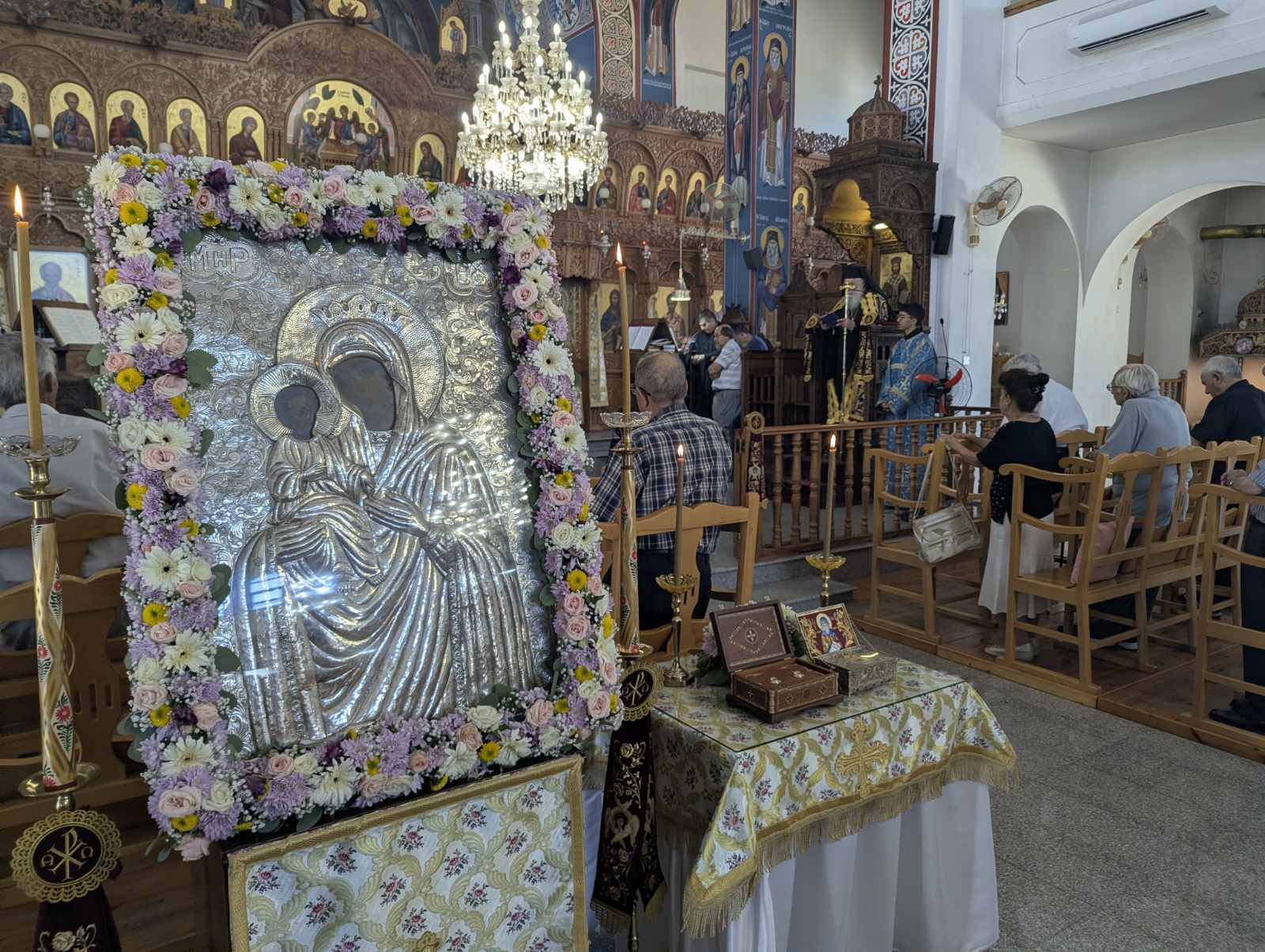Οι Κύπριοι τίμησαν με μεγαλοπρέπεια την Παναγία Τριχερούσα στη Λεμεσό - μια φωτογραφία 4