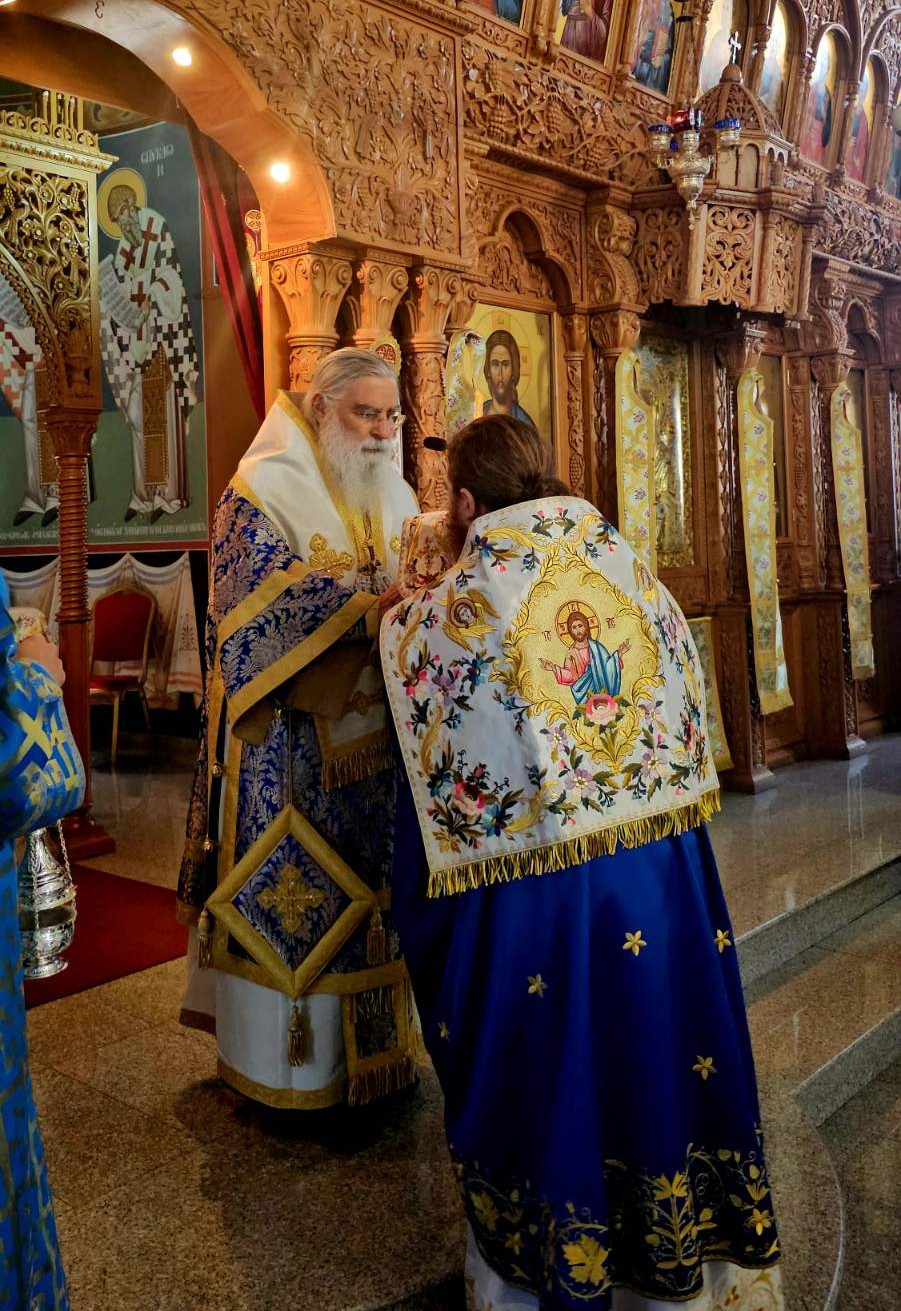 Οι Κύπριοι τίμησαν με μεγαλοπρέπεια την Παναγία Τριχερούσα στη Λεμεσό - μια φωτογραφία 9