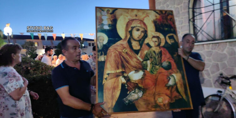 Πλήθος κόσμου για την Παναγία την Τριχερούσα στην Αργολίδα - μια φωτογραφία 1