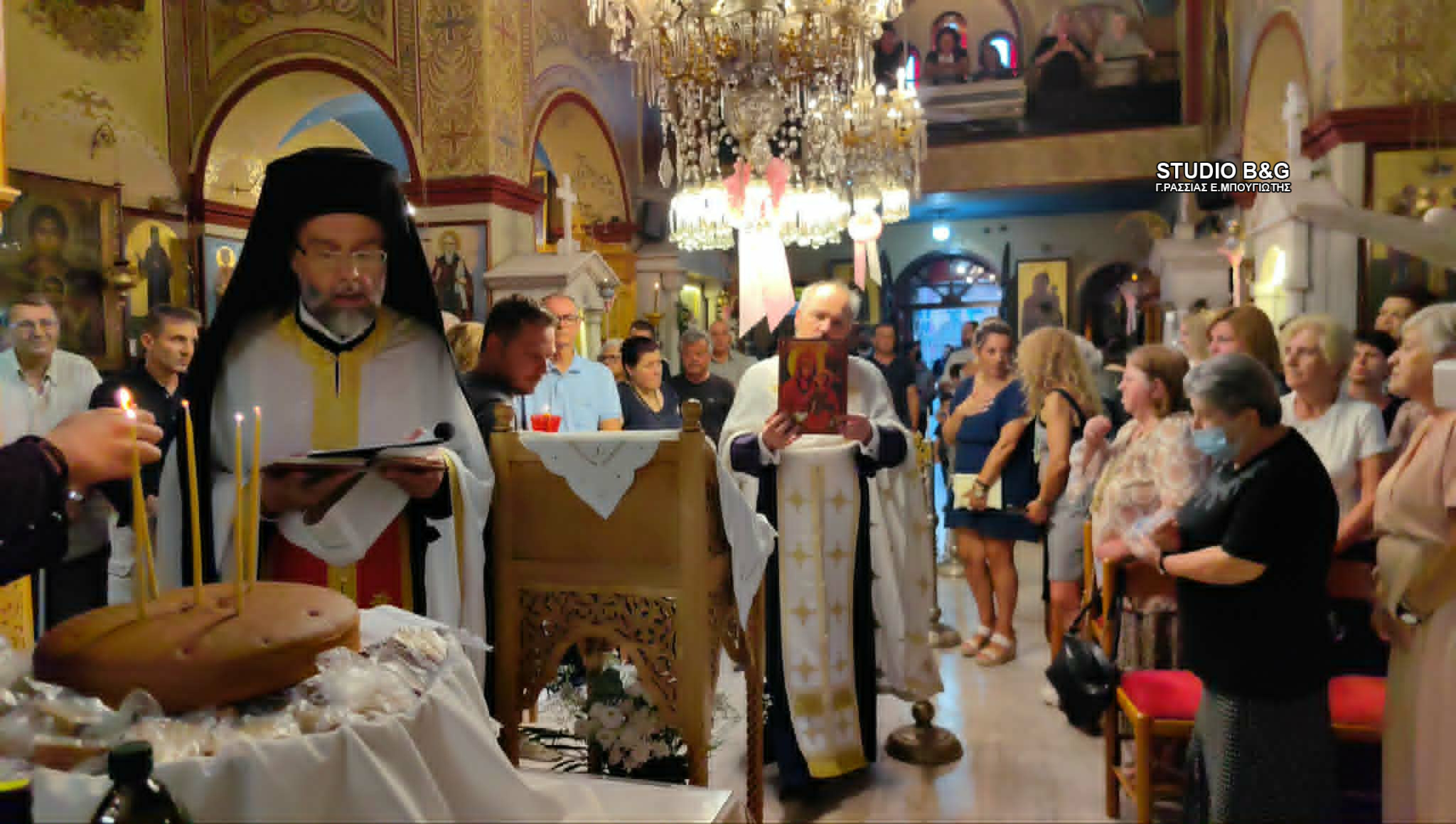 Πλήθος κόσμου για την Παναγία την Τριχερούσα στην Αργολίδα - μια φωτογραφία 7
